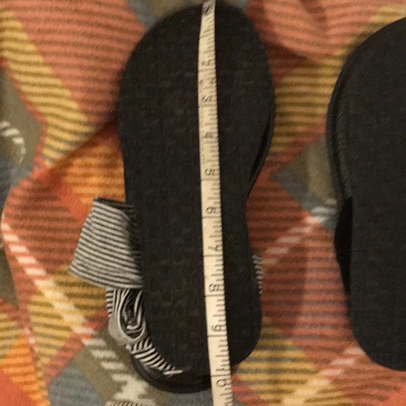 Sanuk ladies sandals - Picture 5 of 5